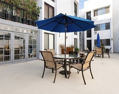 906 N Doheny Drive - Photo Thumbnail 34