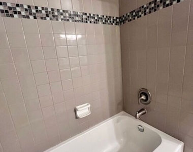 906 N Doheny Drive - Photo Thumbnail 26