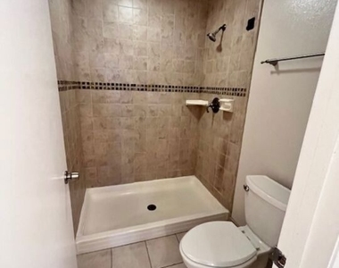 906 N Doheny Drive - Photo Thumbnail 23