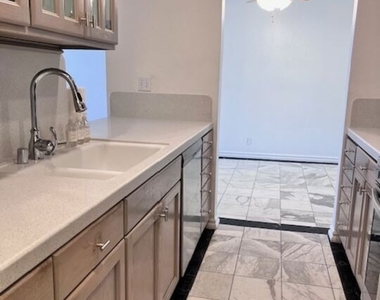 906 N Doheny Drive - Photo Thumbnail 8