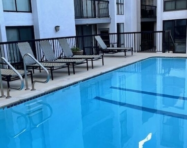 906 N Doheny Drive - Photo Thumbnail 32