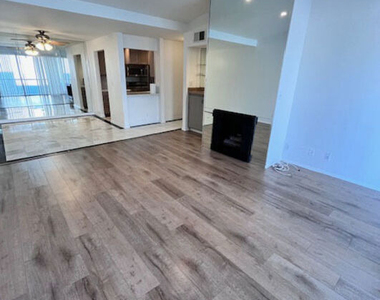 906 N Doheny Drive - Photo Thumbnail 6