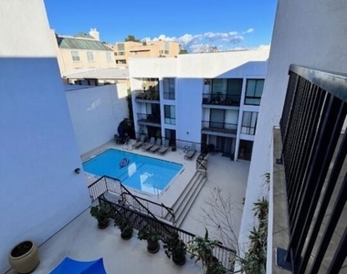 906 N Doheny Drive - Photo Thumbnail 28