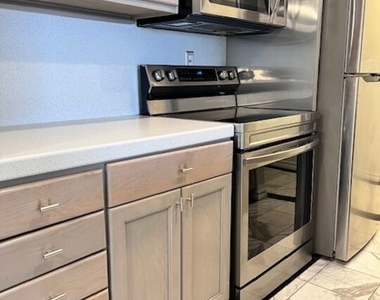 906 N Doheny Drive - Photo Thumbnail 7