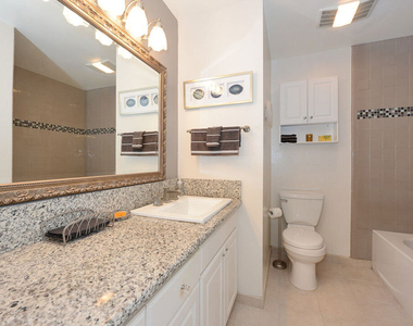 906 N Doheny Drive - Photo Thumbnail 25