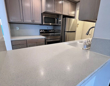 906 N Doheny Drive - Photo Thumbnail 13