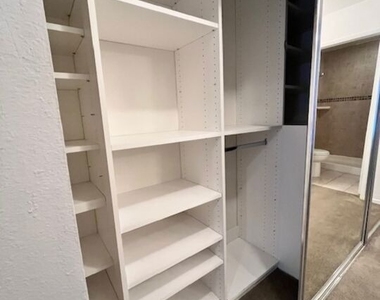 906 N Doheny Drive - Photo Thumbnail 20