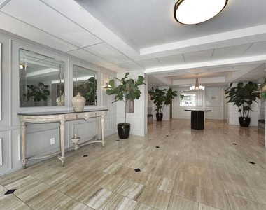 906 N Doheny Drive - Photo Thumbnail 3