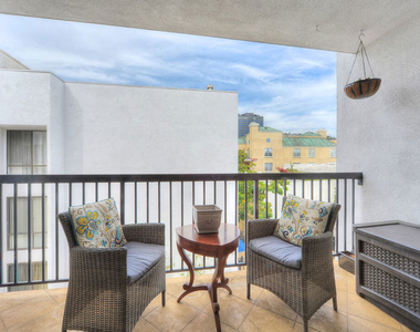 906 N Doheny Drive - Photo Thumbnail 5