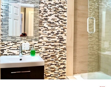 137 S Rexford Drive - Photo Thumbnail 4