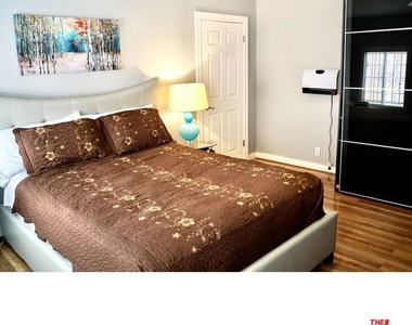 137 S Rexford Drive - Photo Thumbnail 5