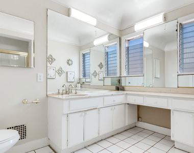 137 S Rexford Drive - Photo Thumbnail 4