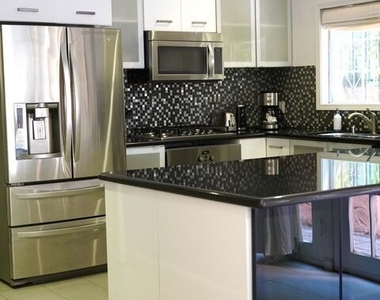 137 S Rexford Drive - Photo Thumbnail 3
