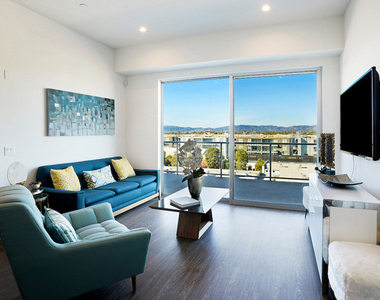 4140 Glencoe Avenue - Photo Thumbnail 3