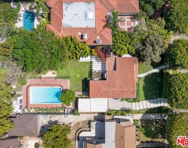712 N Rodeo Drive - Photo Thumbnail 1