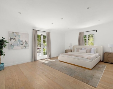 712 N Rodeo Drive - Photo Thumbnail 20