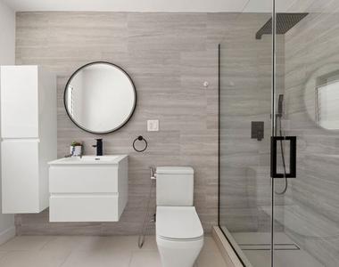 712 N Rodeo Drive - Photo Thumbnail 24