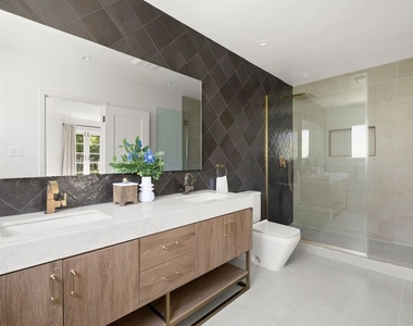 712 N Rodeo Drive - Photo Thumbnail 21