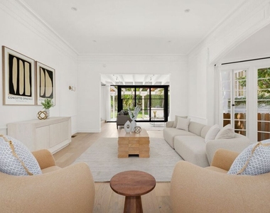 712 N Rodeo Drive - Photo Thumbnail 5
