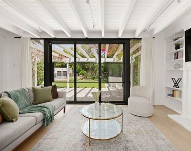 712 N Rodeo Drive - Photo Thumbnail 7