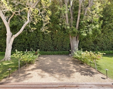 712 N Rodeo Drive - Photo Thumbnail 30