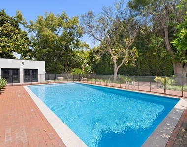 712 N Rodeo Drive - Photo Thumbnail 32