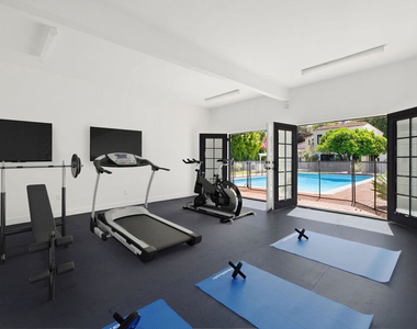 712 N Rodeo Drive - Photo Thumbnail 33