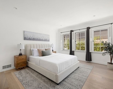 712 N Rodeo Drive - Photo Thumbnail 23