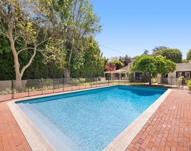 712 N Rodeo Drive - Photo Thumbnail 31