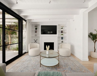 712 N Rodeo Drive - Photo Thumbnail 8