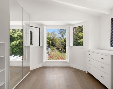 712 N Rodeo Drive - Photo Thumbnail 27