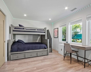 1420 Stearns Drive - Photo Thumbnail 6