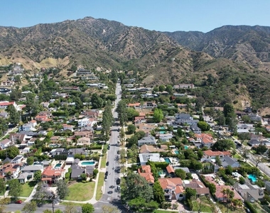 1861 W Mountain Street - Photo Thumbnail 40