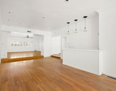 4309 Gentry Avenue - Photo Thumbnail 8
