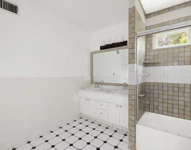 4309 Gentry Avenue - Photo Thumbnail 24