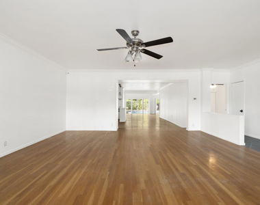4309 Gentry Avenue - Photo Thumbnail 6