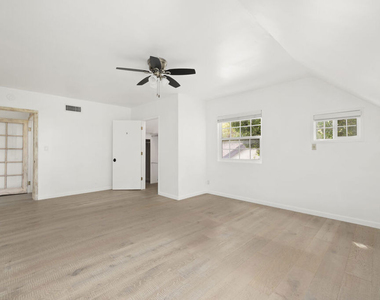 4309 Gentry Avenue - Photo Thumbnail 29