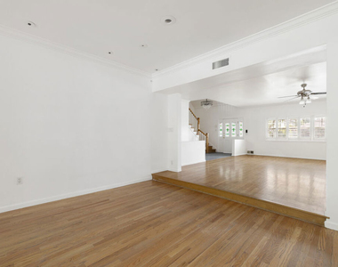 4309 Gentry Avenue - Photo Thumbnail 7