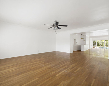 4309 Gentry Avenue - Photo Thumbnail 5