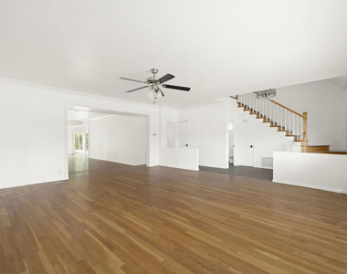 4309 Gentry Avenue - Photo Thumbnail 4