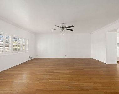4309 Gentry Avenue - Photo Thumbnail 3