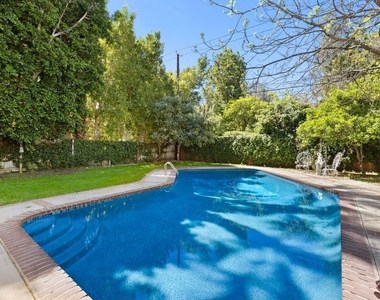4309 Gentry Avenue - Photo Thumbnail 14