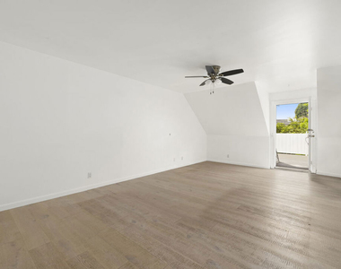 4309 Gentry Avenue - Photo Thumbnail 18