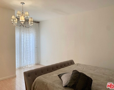 4189 Vineland Avenue - Photo Thumbnail 16