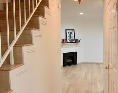 4189 Vineland Avenue - Photo Thumbnail 4