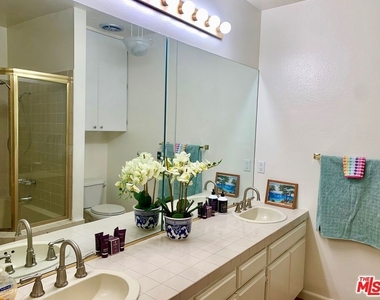 4189 Vineland Avenue - Photo Thumbnail 18