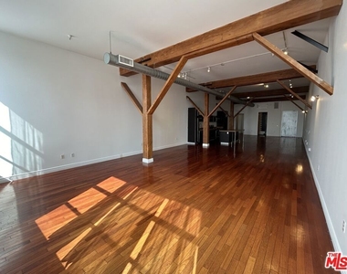 652 Mateo Street - Photo Thumbnail 3