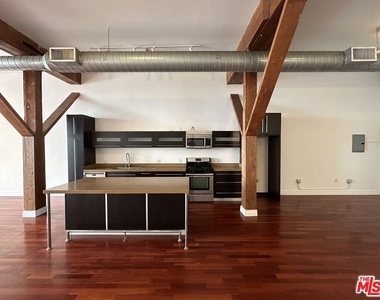 652 Mateo Street - Photo Thumbnail 2