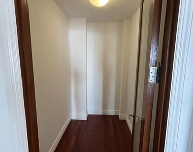 652 Mateo Street - Photo Thumbnail 5