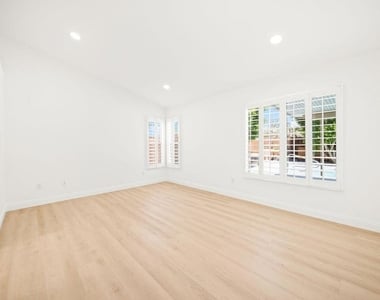 37762 Drexell Drive - Photo Thumbnail 23